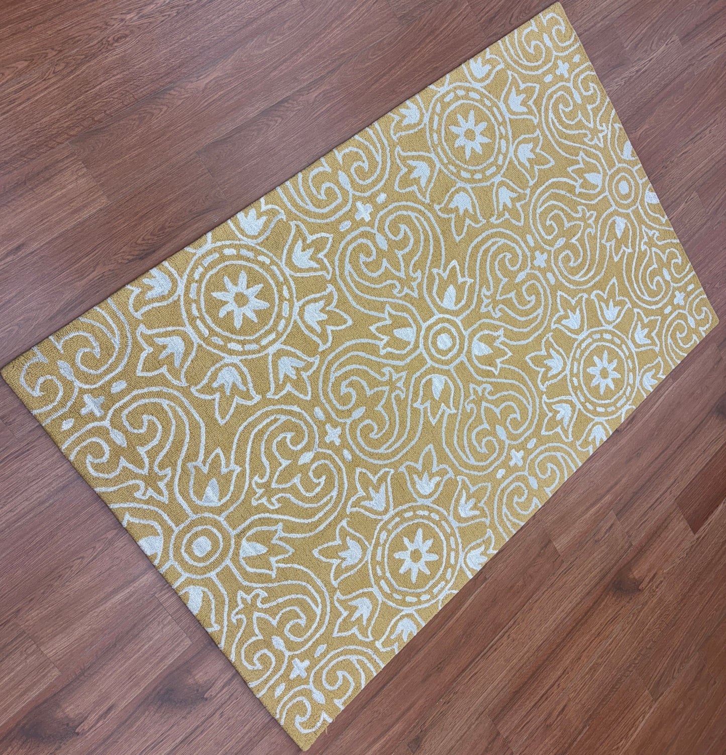 Tufted Woollen Carpet (Mangal tufted 101)