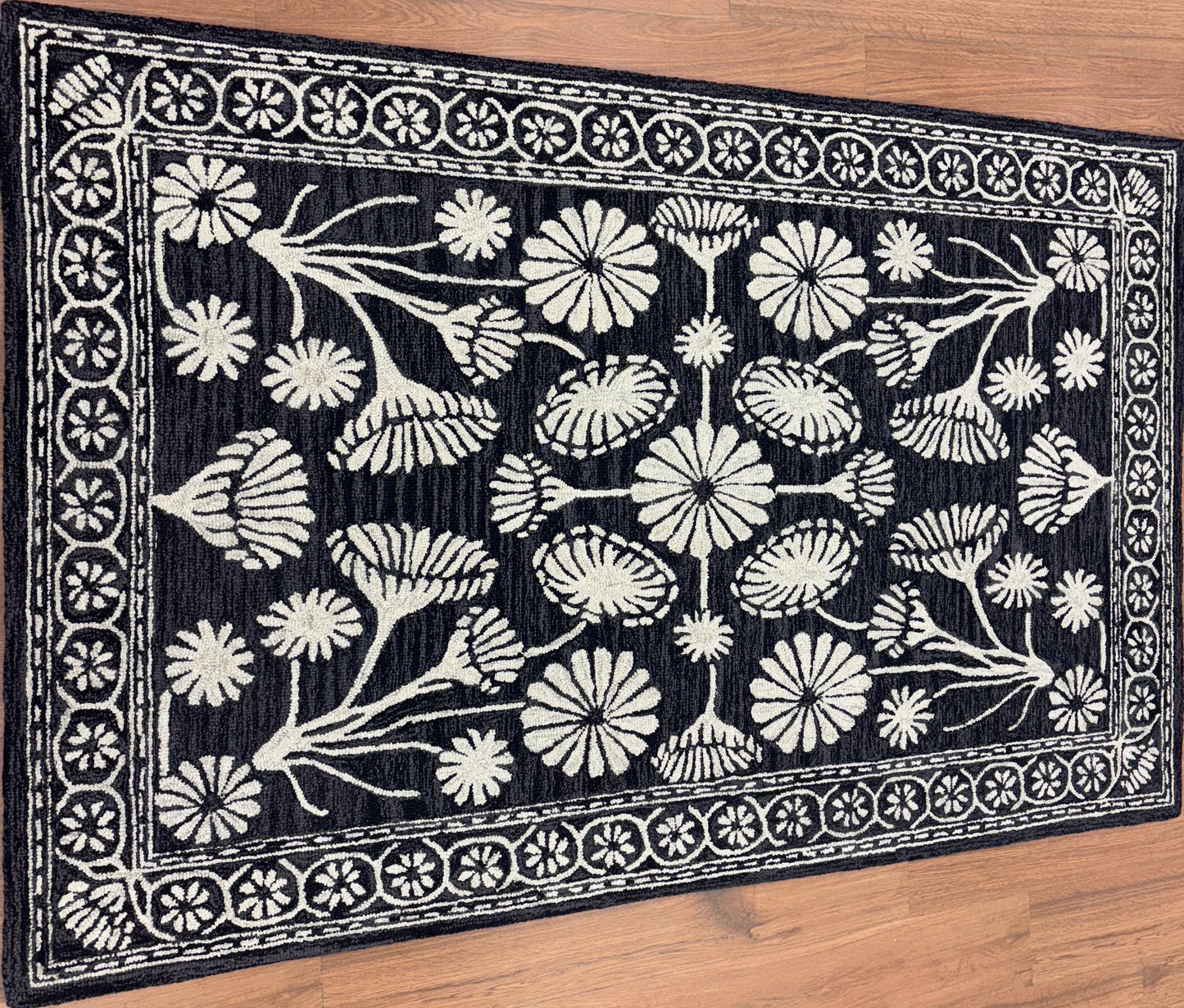 Tufted Woollen Carpet (Mangal tufted 111)