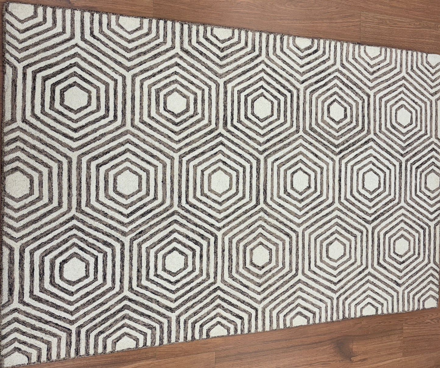Tufted Woollen Carpet (Mangal tufted 118)