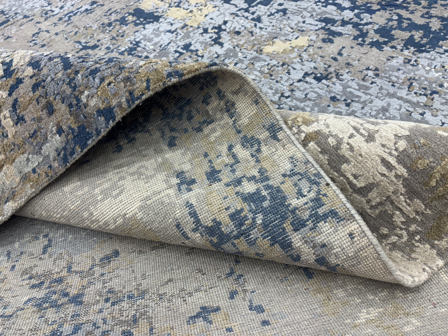 Wool silk carpet (me 857)