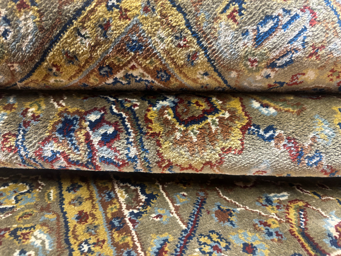 Persian Silk carpet- MMU 08