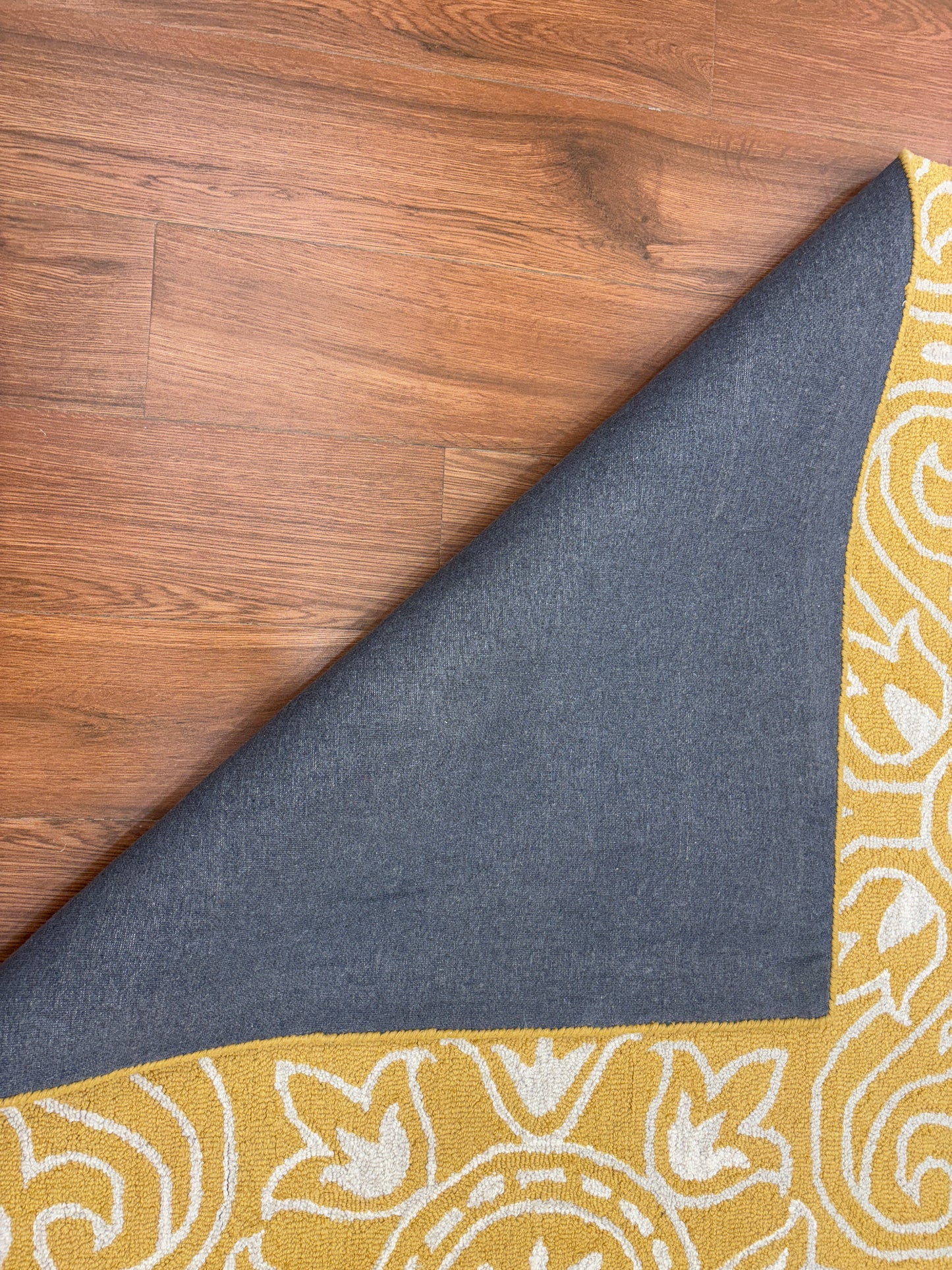 Tufted Woollen Carpet (Mangal tufted 101)