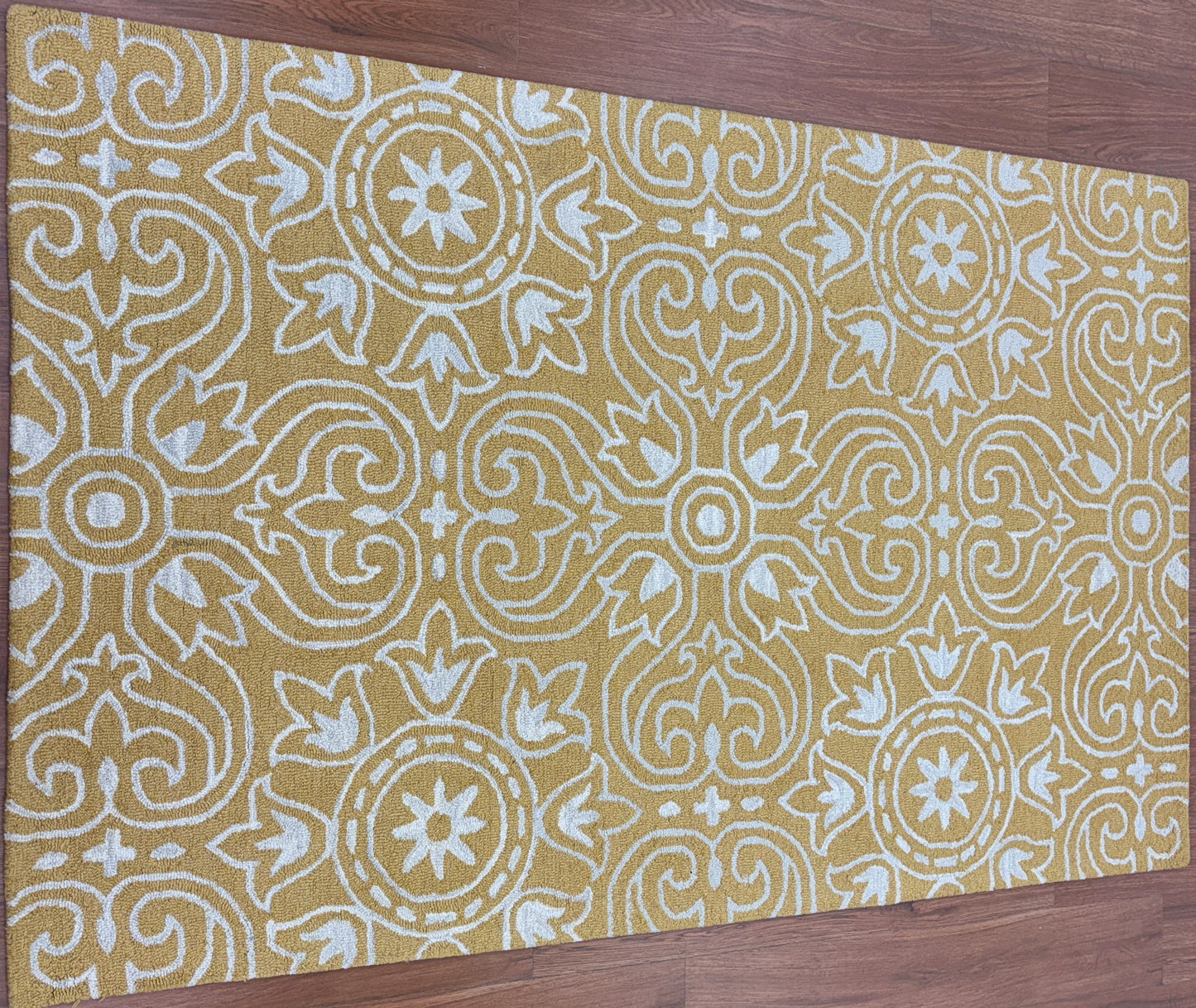 Tufted Woollen Carpet (Mangal tufted 101)