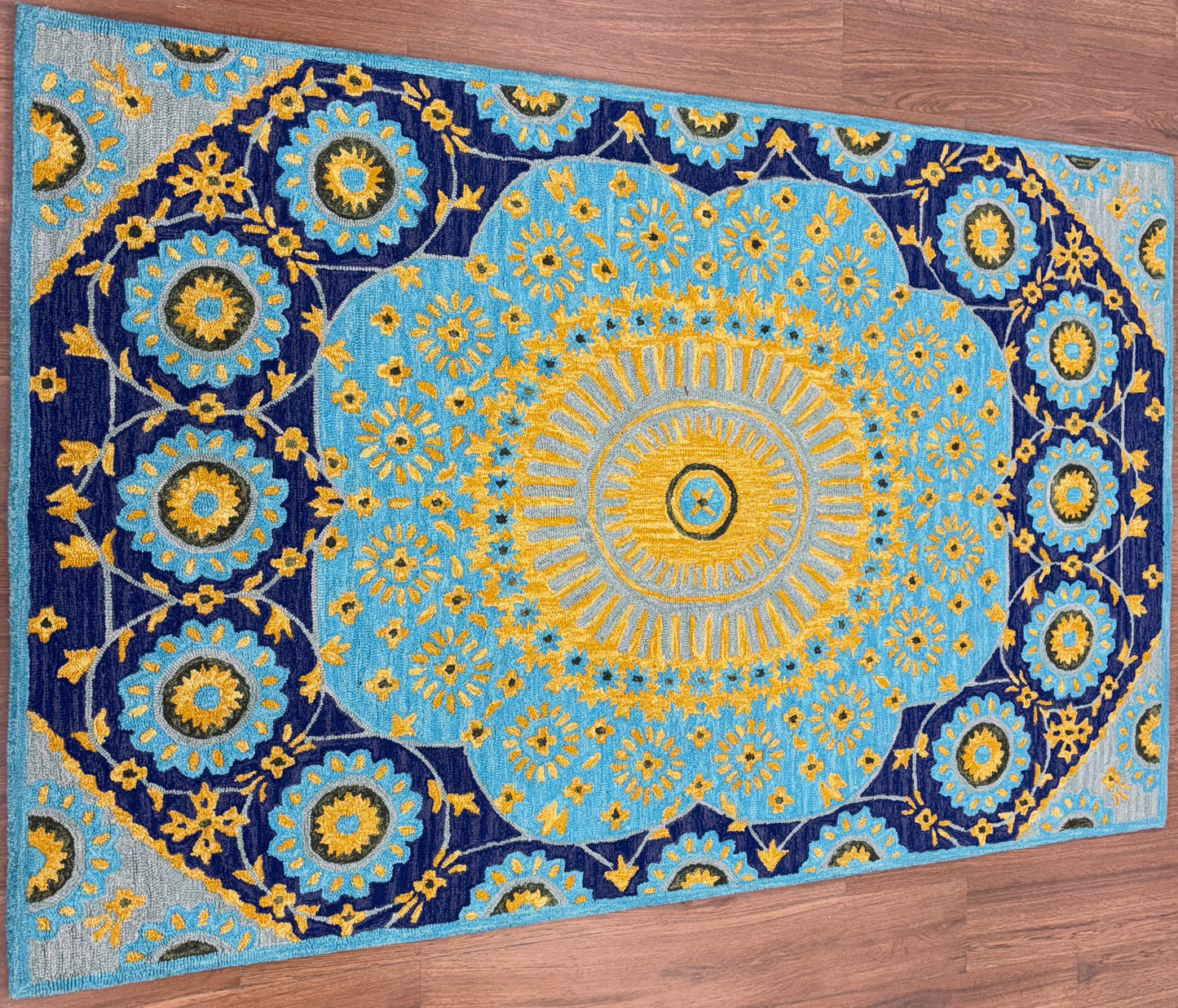 Tufted Woollen Carpet (Mangal tufted 102)