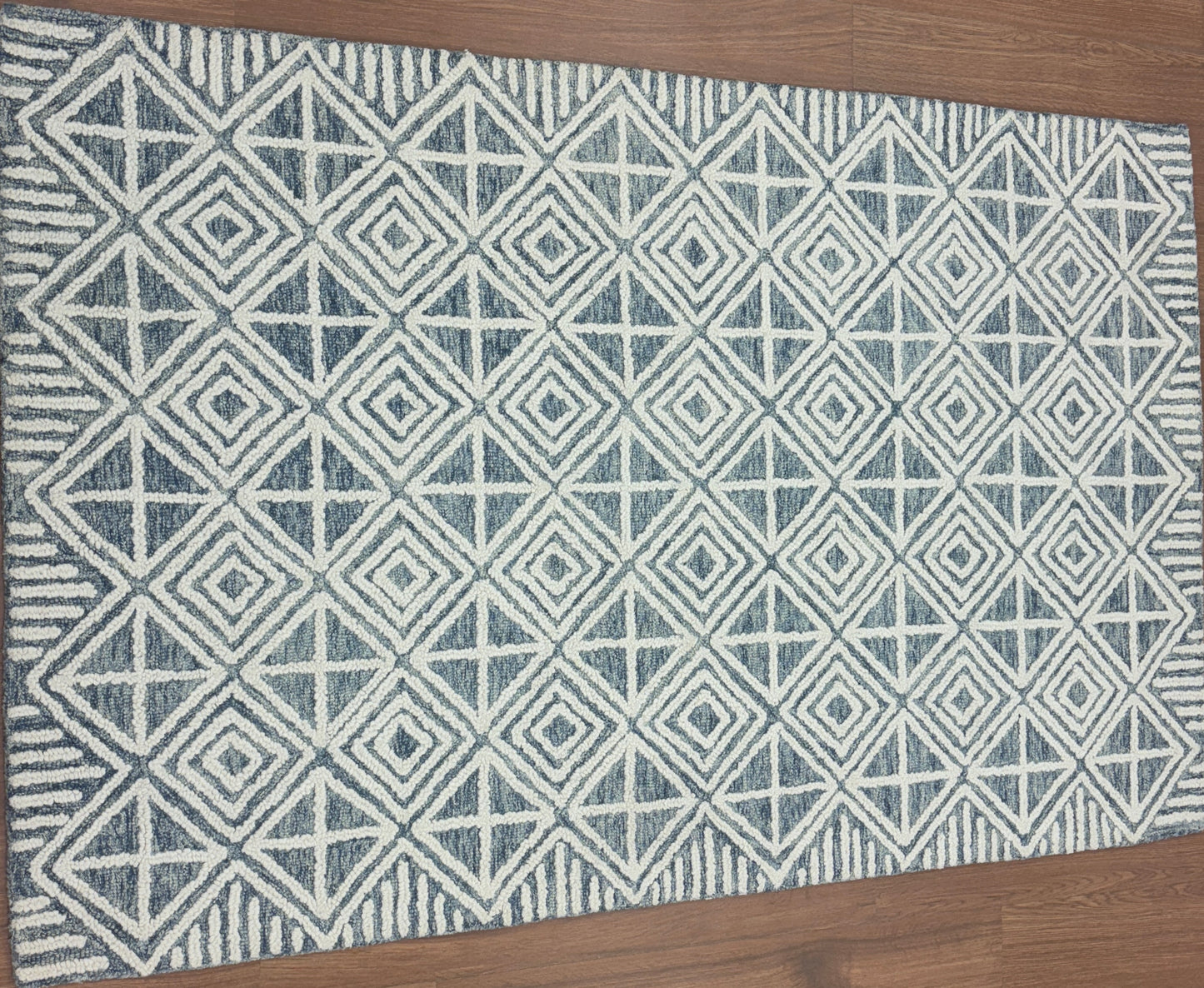 Tufted Woollen Carpet ( Mangal tufted 110 )