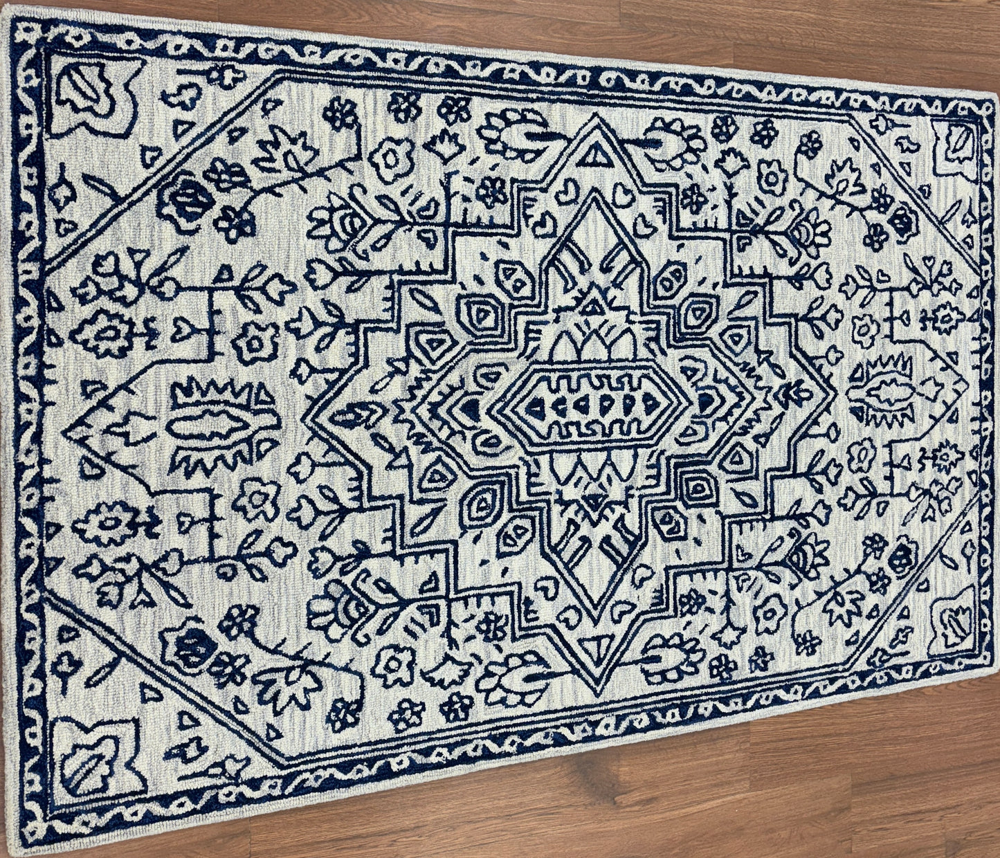 Tufted Woollen Carpet (Mangal tufted 112)