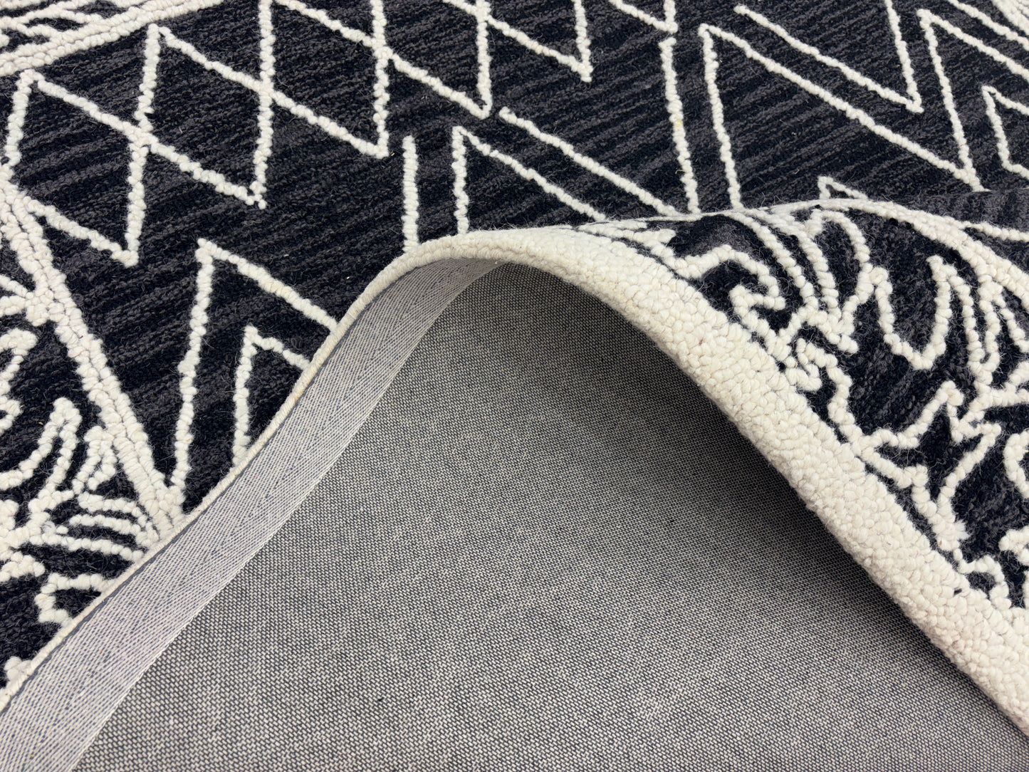 Tufted Woollen Carpet (Mangal tufted 113)