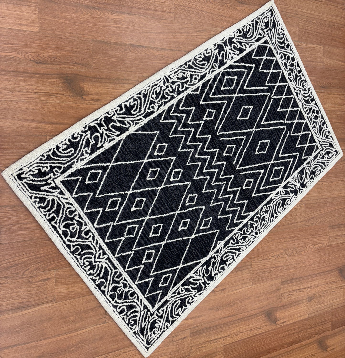 Tufted Woollen Carpet (Mangal tufted 113)