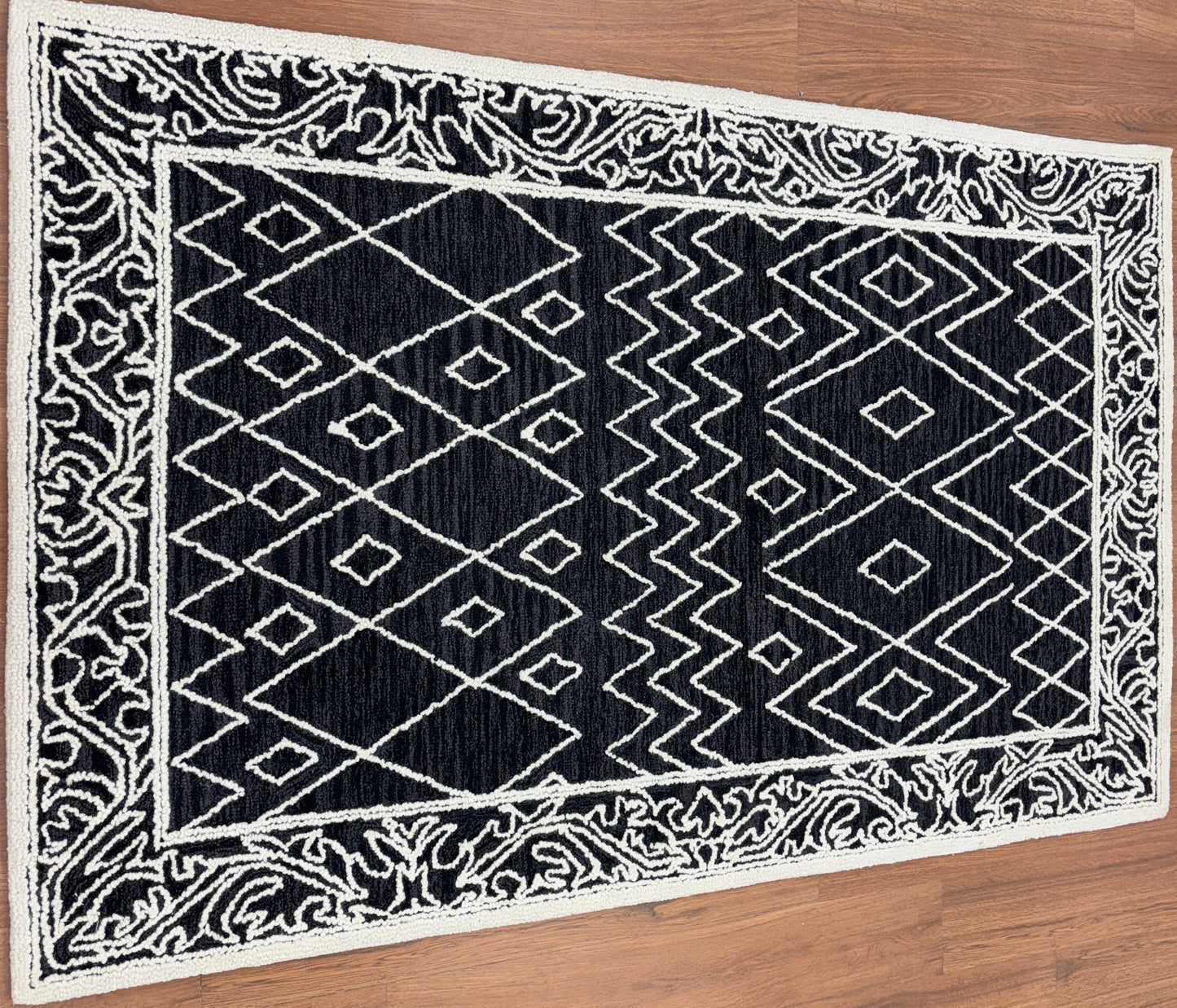 Tufted Woollen Carpet (Mangal tufted 113)