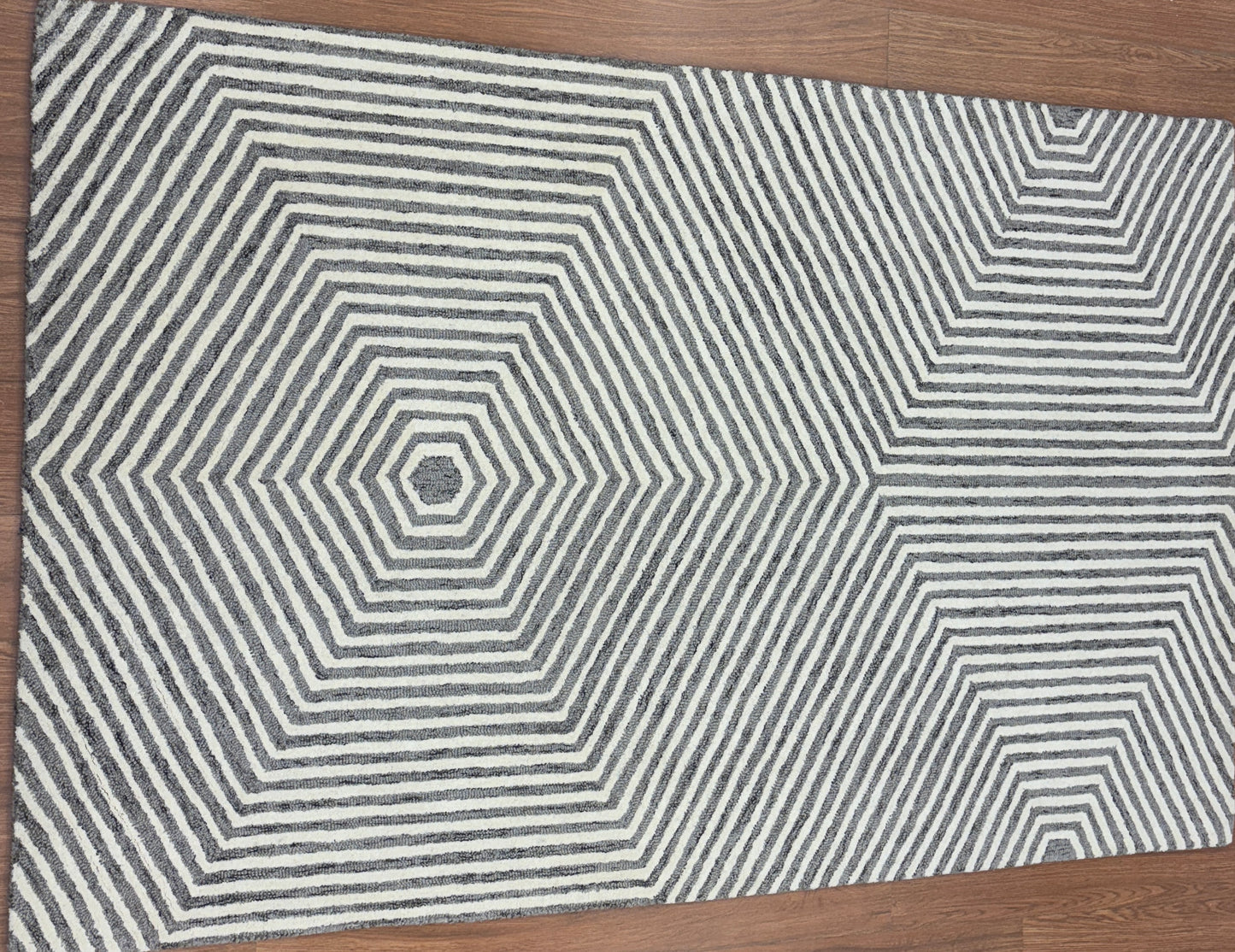 Tufted Woollen Carpet (Mangal tufted 117)