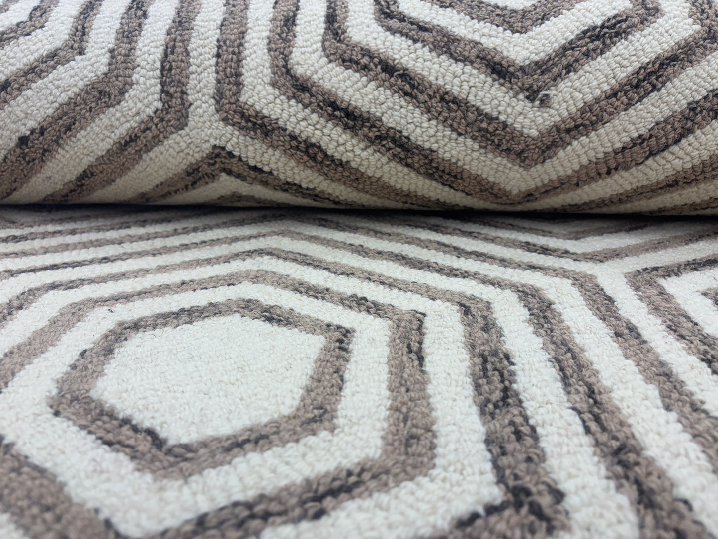 Tufted Woollen Carpet (Mangal tufted 118)