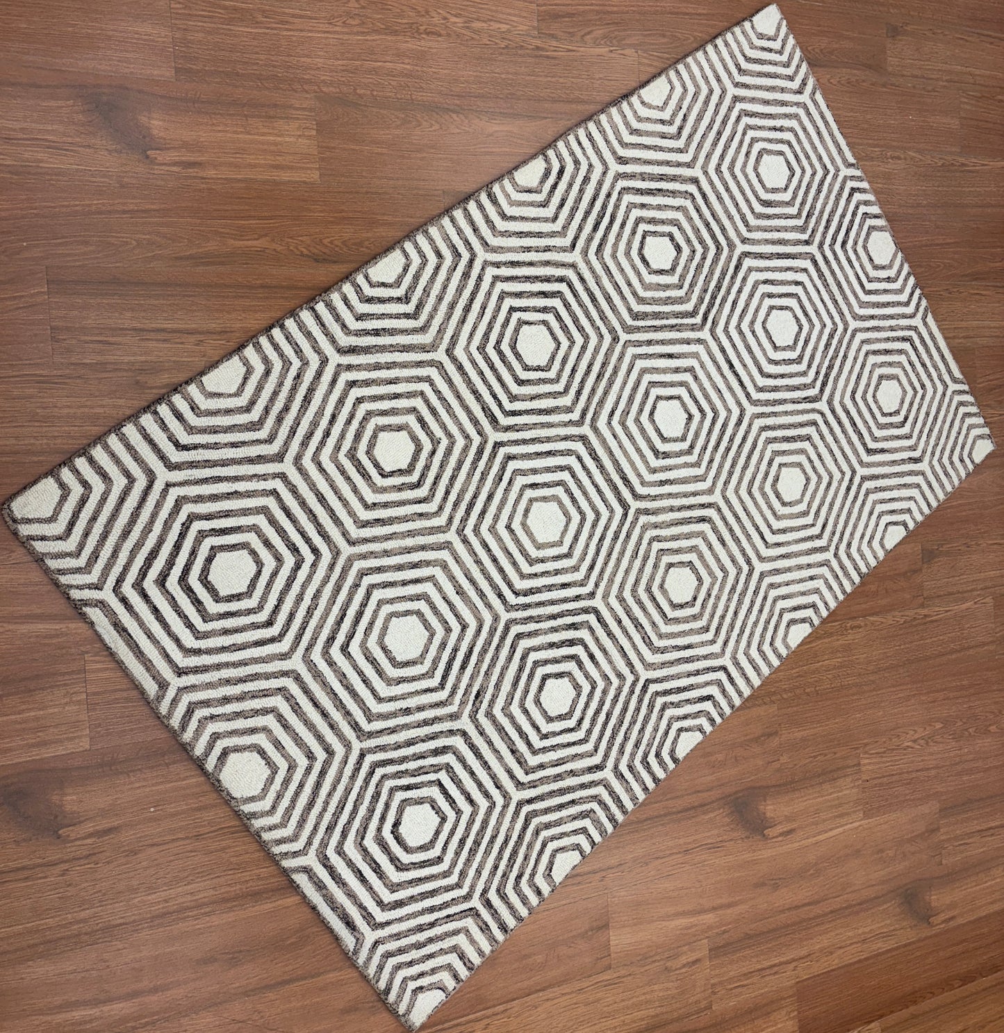 Tufted Woollen Carpet (Mangal tufted 118)